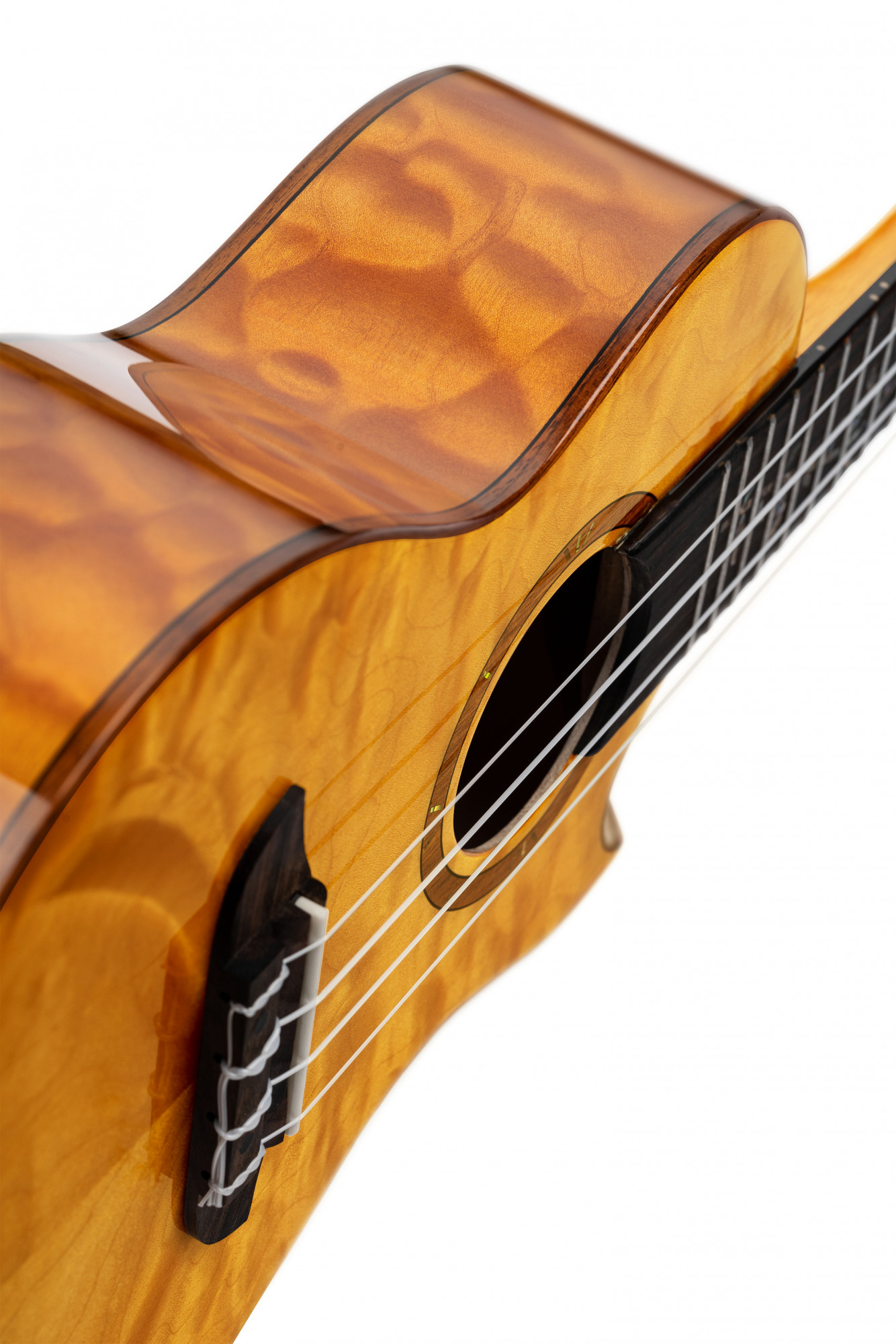 Ortega Elite Konzert Ukulele Wölkchenahorn mit Tonabnehmer + Elite Gig Bag Ortega Elite Konzert Ukulele Wölkchenahorn mit Tonabnehmer + Elite Gig Bag