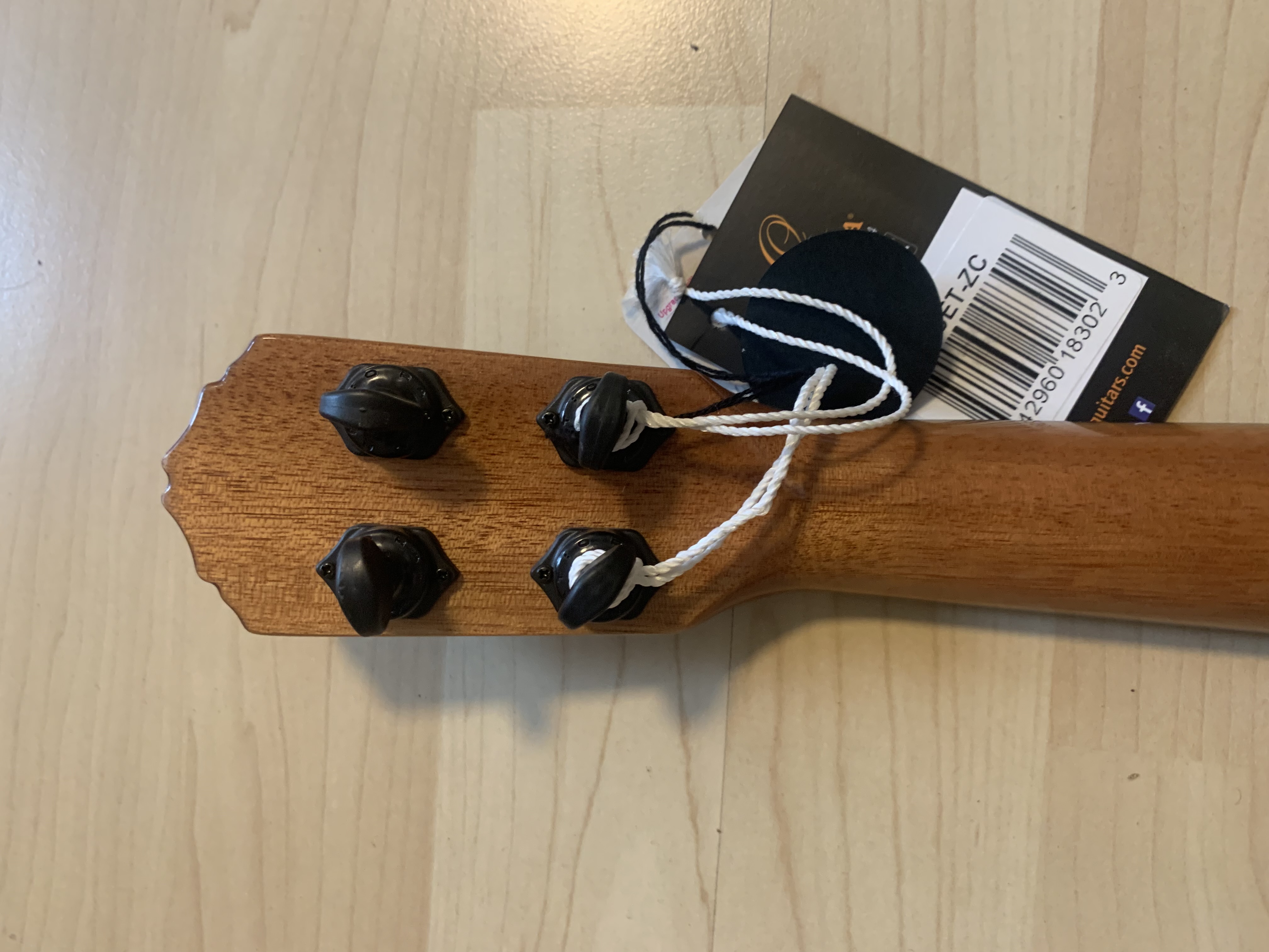 Ortega Konzert Ukulele Elite  aus Zirikote mit Tonabnehmer + Elite Gigbag