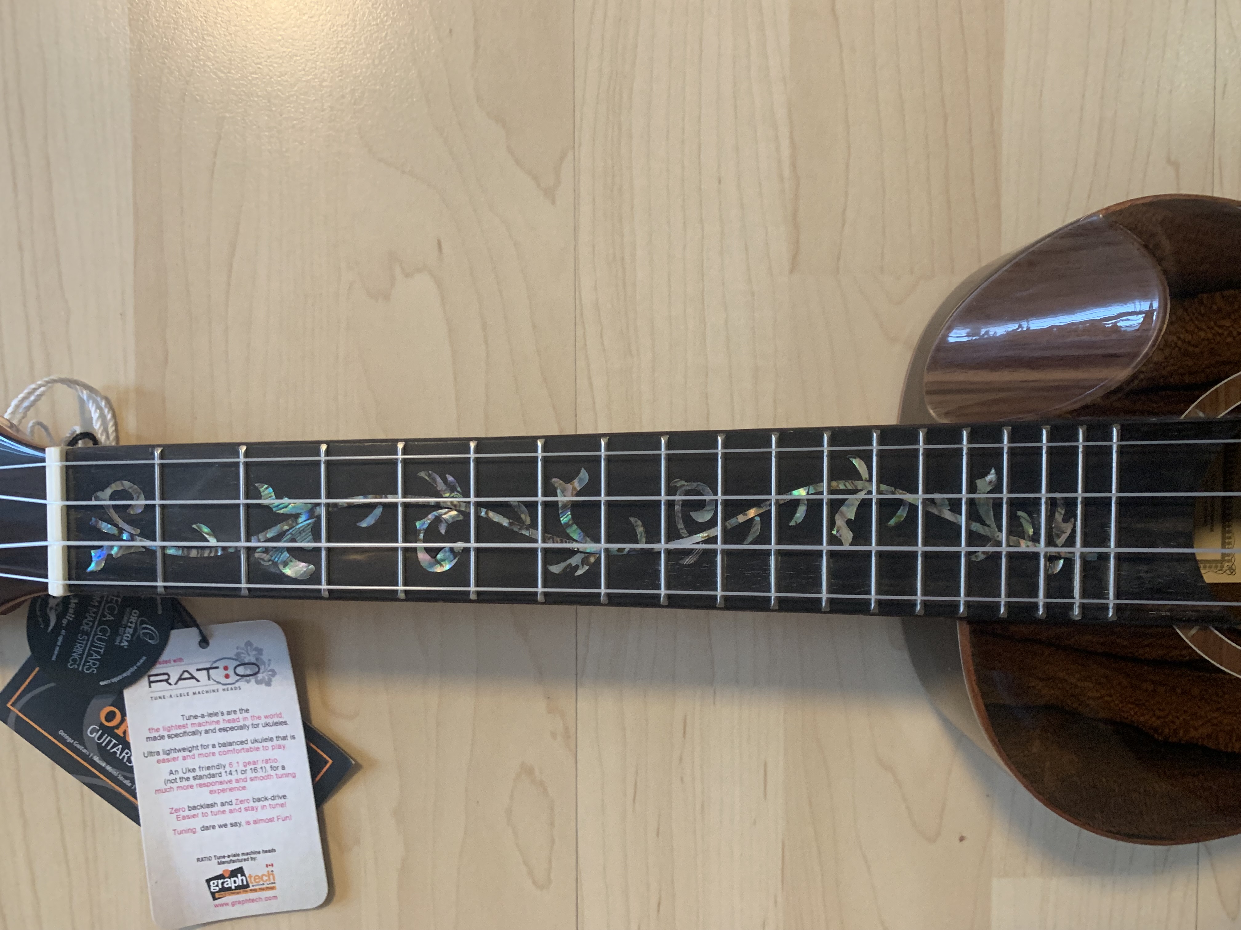 Ortega Konzert Ukulele Elite  aus Zirikote mit Tonabnehmer + Elite Gigbag