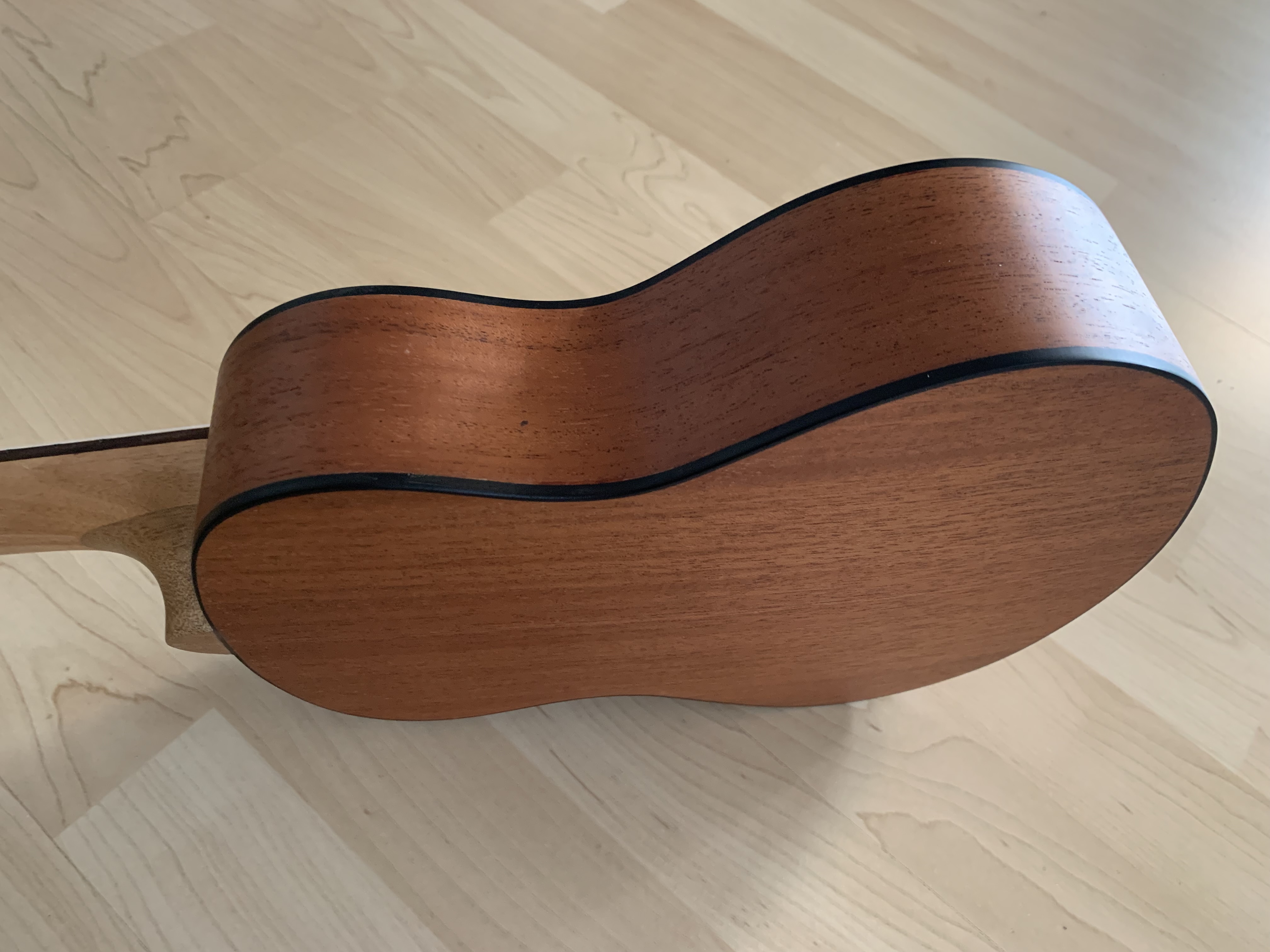 Tenor Ukulele 26" Fichten Decke - Mahagoni Zarge  + Zubehör