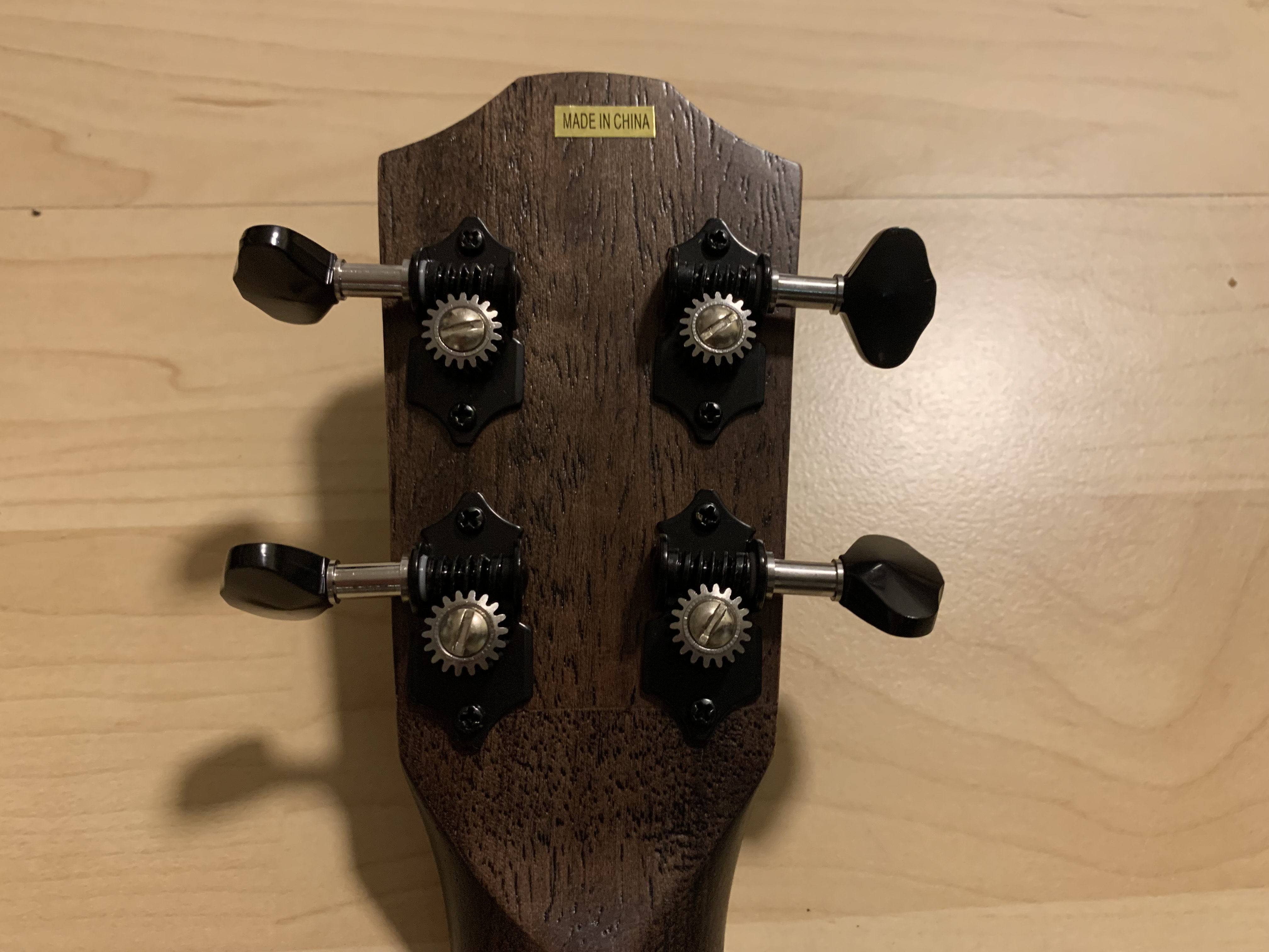 Konzert Ukulele Dunkles Mahagoni (screwed charocoal) mit Zubehör