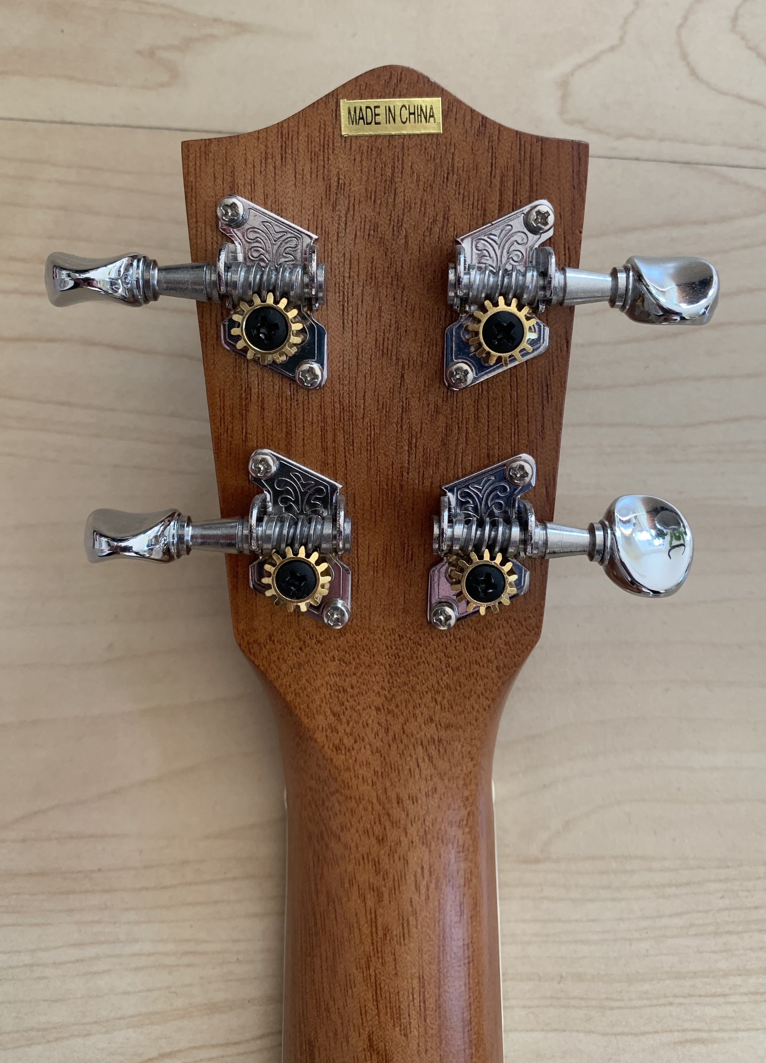 Lanikai Sopran Ukulele 21" mit Luxus-Koffer + Umhängegurt