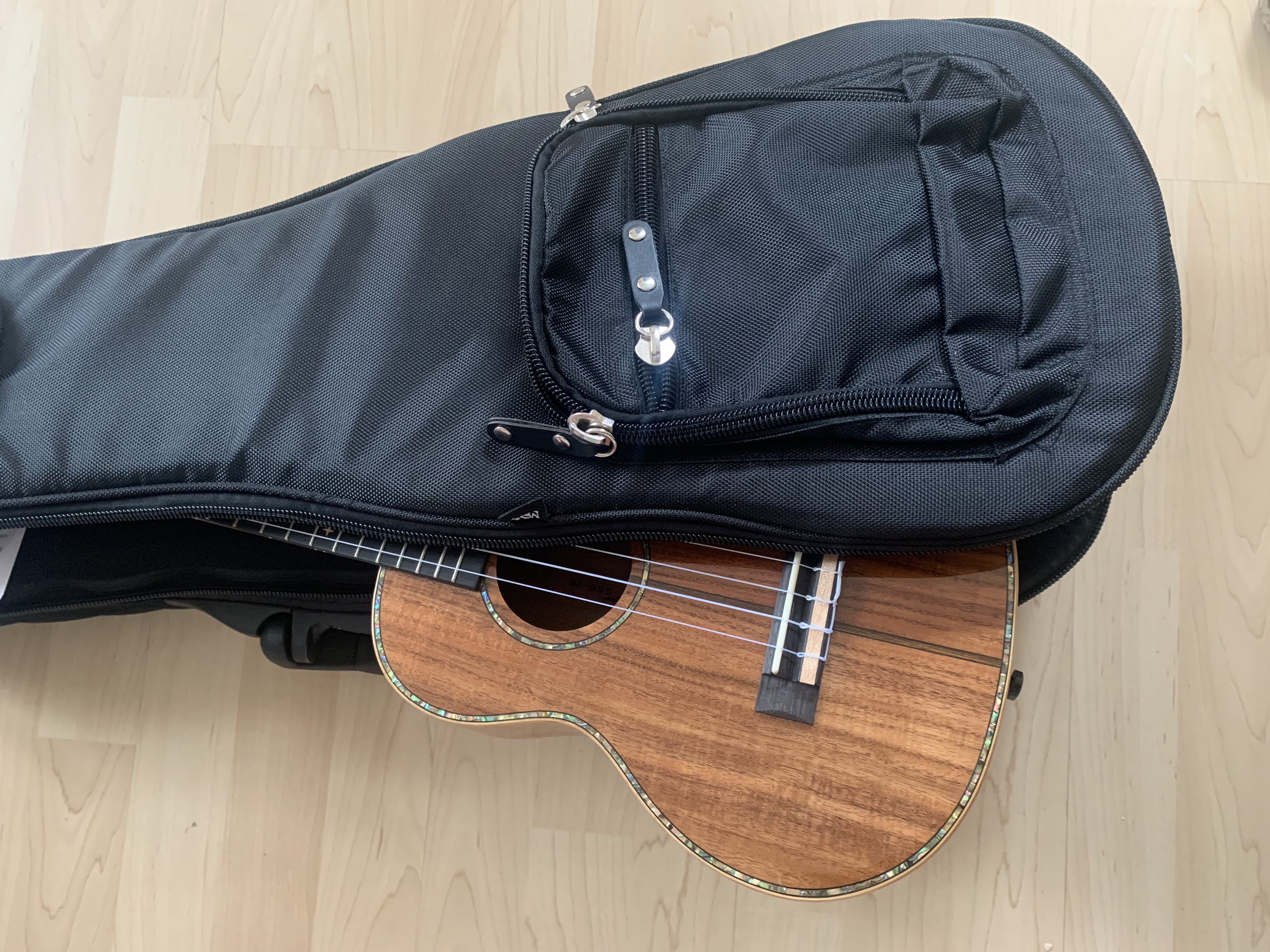 Moana Bariton Ukulele 30"  mit Premium Gigbag