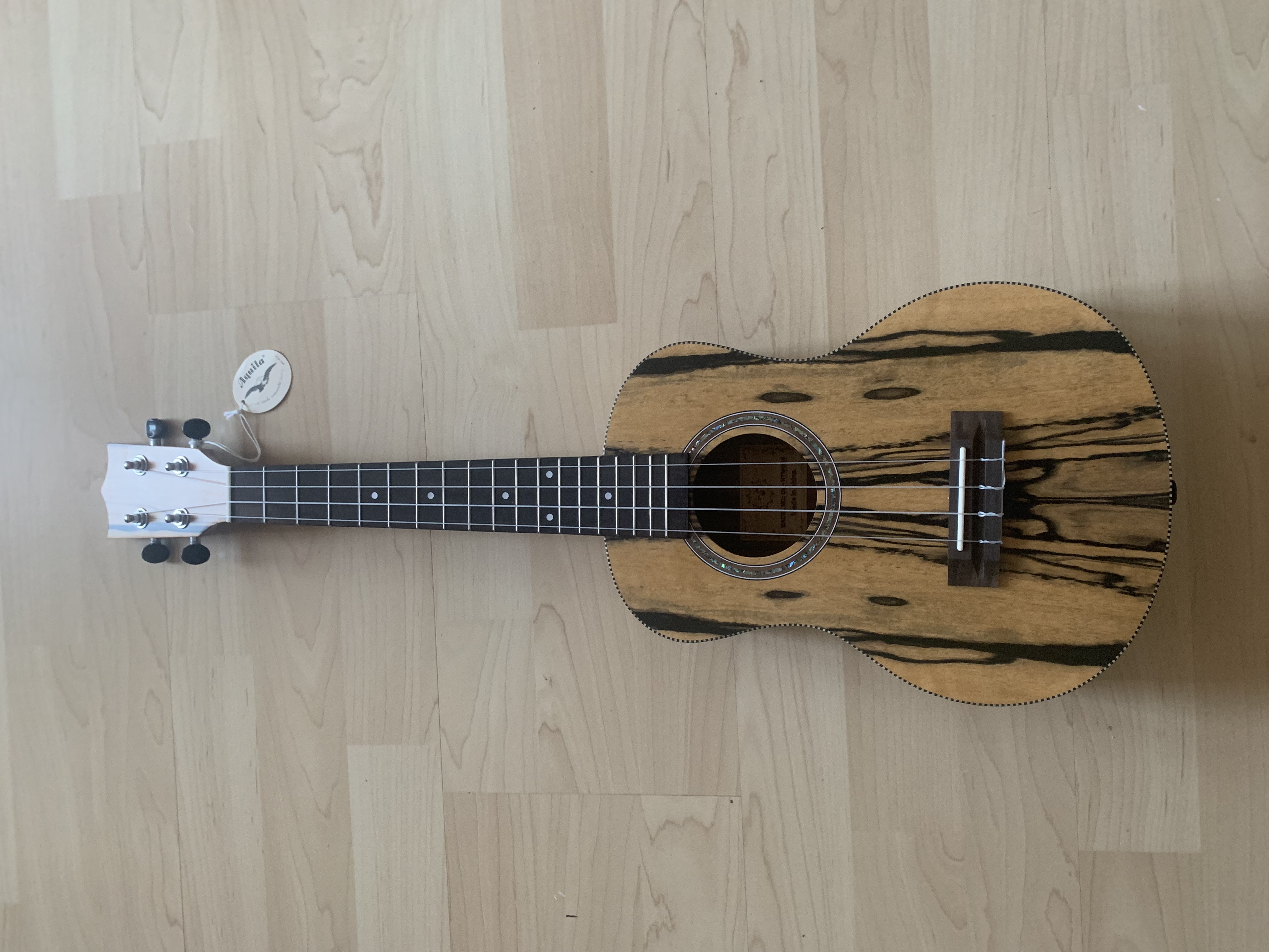 Tenor Ukulele 26“ aus schwarz weißem Ebenholz