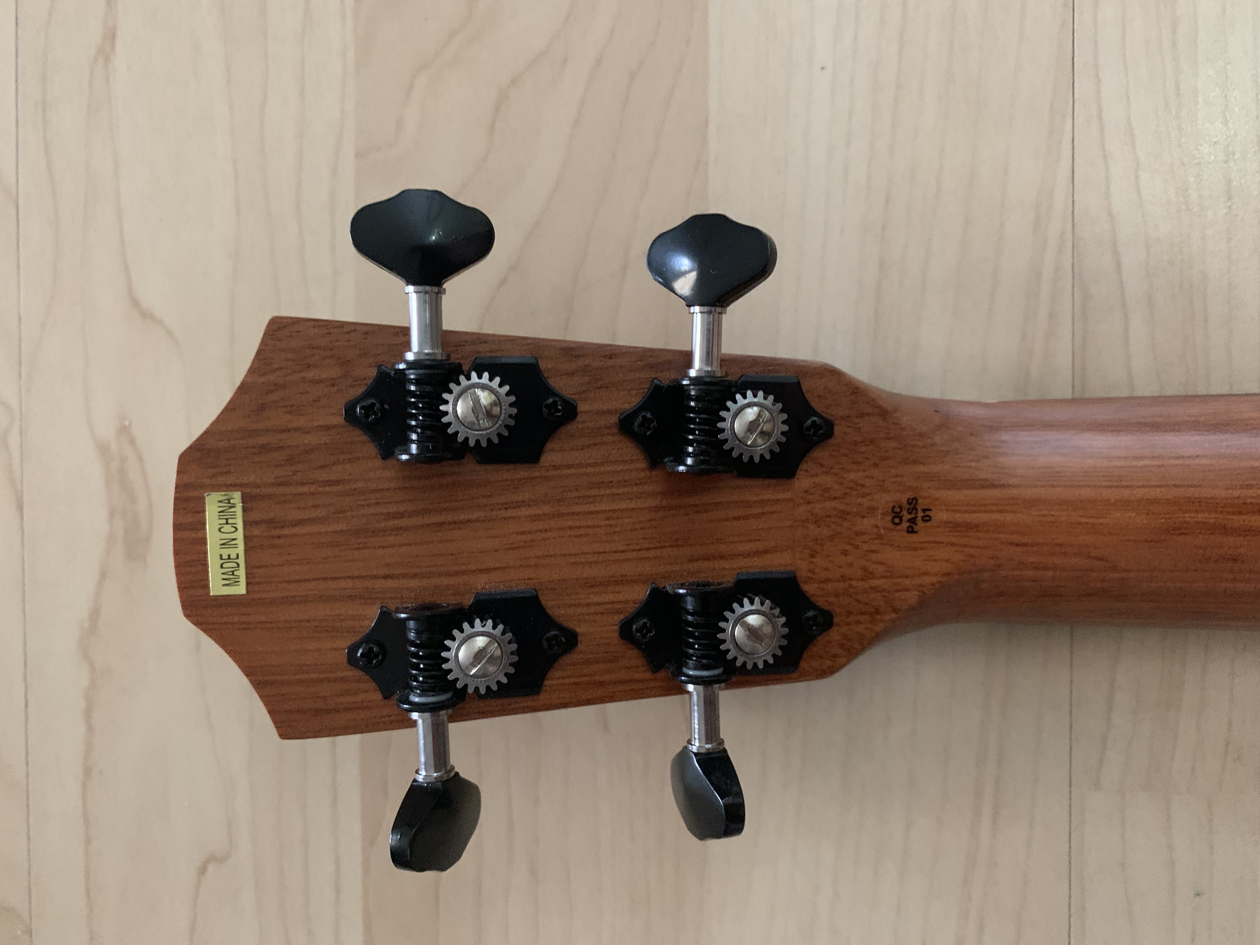 Konzert Ukulele mit massiver Sitka Fichtendecke