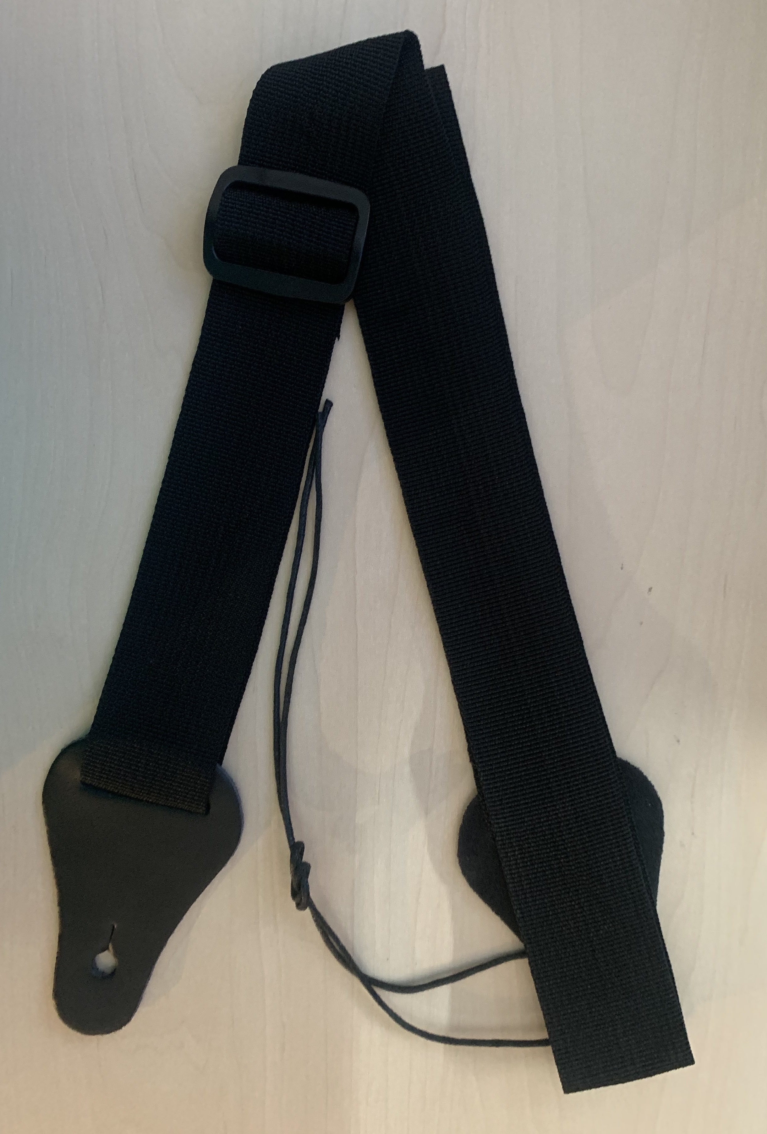 Ukulelen Gurt schwarz 4 cm breit mit 2 Gurtpins schwarz