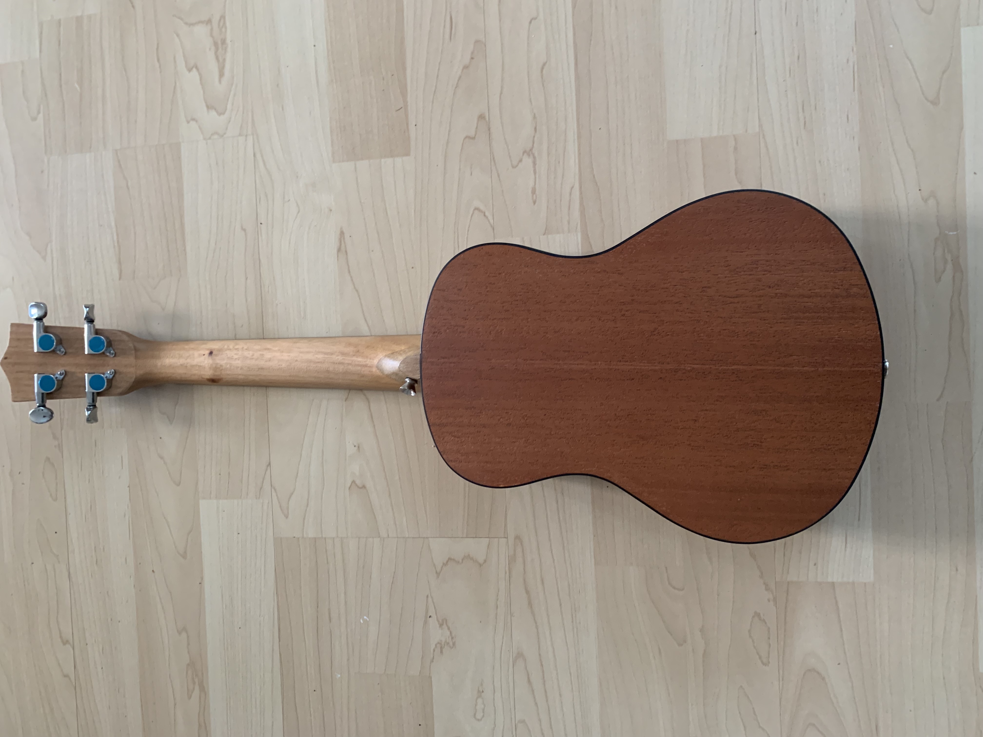 Tenor Ukulele 26" Fichten Decke - Mahagoni Zarge  + Zubehör